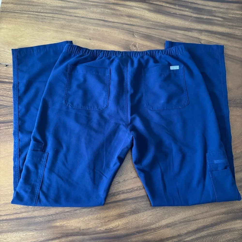 FIGS Men’s Navy Blue Cairo Cargo Scrubs Wide Leg Pants Size L